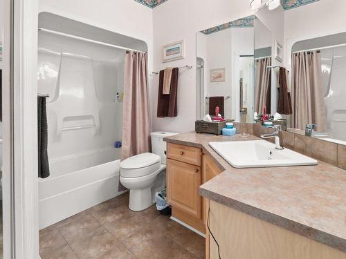 101-1940 Richter Street, Kelowna, BC - Indoor Photo Showing Bathroom