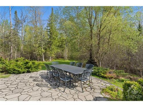 1116 Meadowshire Way, Manotick, ON 