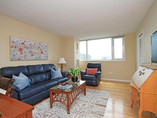 2005-75 Wynford Hts Cres, Toronto, ON - Indoor Photo Showing Living Room