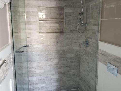 102 Montrose Ave, Toronto, ON - Indoor Photo Showing Bathroom