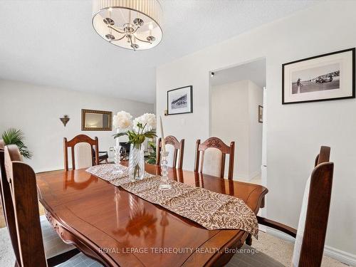 301-895 Kennedy Rd, Toronto, ON - Indoor Photo Showing Dining Room