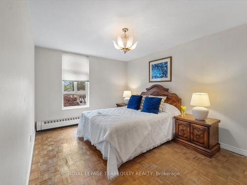 301-895 Kennedy Rd, Toronto, ON - Indoor Photo Showing Bedroom