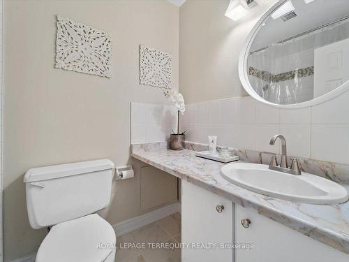 301-895 Kennedy Rd, Toronto, ON - Indoor Photo Showing Bathroom