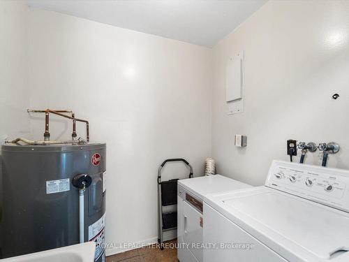 301-895 Kennedy Rd, Toronto, ON - Indoor Photo Showing Laundry Room