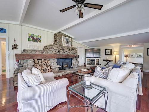 9759 Castlederg Sdrd, Caledon, ON - Indoor Photo Showing Living Room With Fireplace