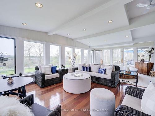 9759 Castlederg Sdrd, Caledon, ON - Indoor Photo Showing Living Room