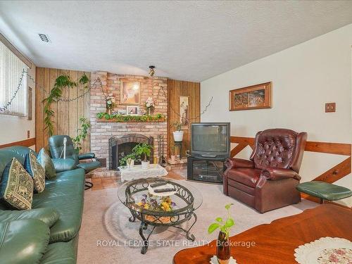 40 Hearthside Cres, Hamilton, ON - Indoor Photo Showing Living Room With Fireplace