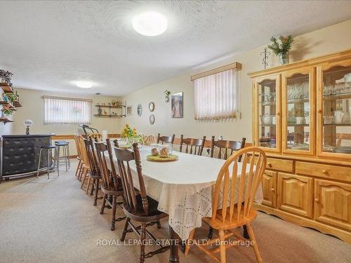 40 Hearthside Cres, Hamilton, ON - Indoor Photo Showing Dining Room