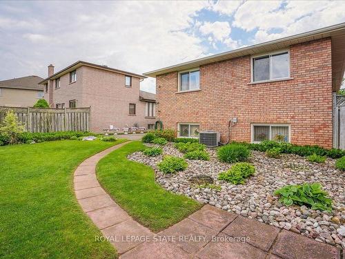 40 Hearthside Cres, Hamilton, ON - Outdoor With Exterior