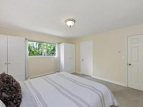 956 Lucas Ave, Saanich, BC - Indoor Photo Showing Bedroom