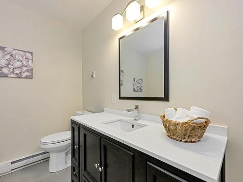 956 Lucas Ave, Saanich, BC - Indoor Photo Showing Bathroom