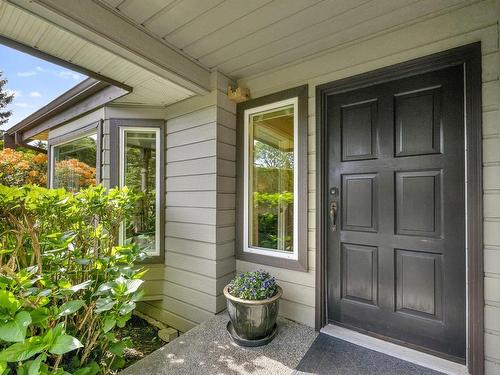 956 Lucas Ave, Saanich, BC - Outdoor With Deck Patio Veranda With Exterior