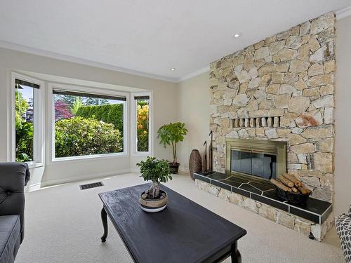 956 Lucas Ave, Saanich, BC - Indoor Photo Showing Living Room With Fireplace