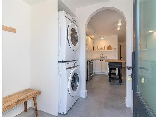 1-230 Wilson St, Victoria, BC - Indoor Photo Showing Laundry Room