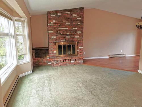 2116 Colinwood Rd, Sidney, BC - Indoor With Fireplace