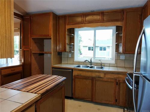 2116 Colinwood Rd, Sidney, BC - Indoor Photo Showing Kitchen With Double Sink