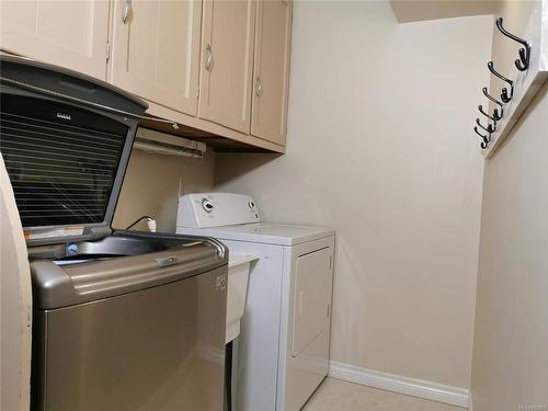 2116 Colinwood Rd, Sidney, BC - Indoor Photo Showing Laundry Room