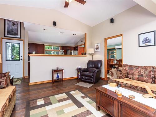 1307 Anderton Rd, Comox, BC - Indoor Photo Showing Living Room