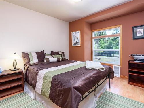 1307 Anderton Rd, Comox, BC - Indoor Photo Showing Bedroom