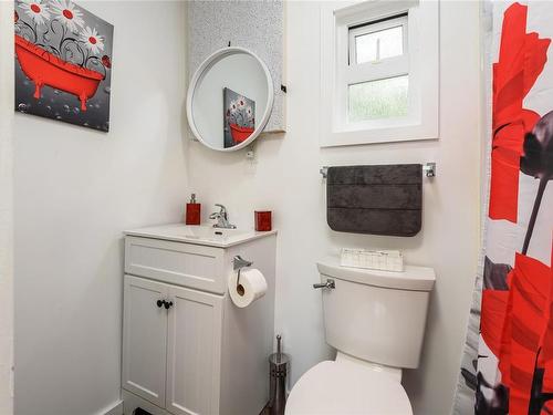 1307 Anderton Rd, Comox, BC - Indoor Photo Showing Bathroom