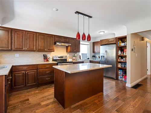 1236 Effingham St, Esquimalt, BC - Indoor Photo Showing Kitchen With Upgraded Kitchen