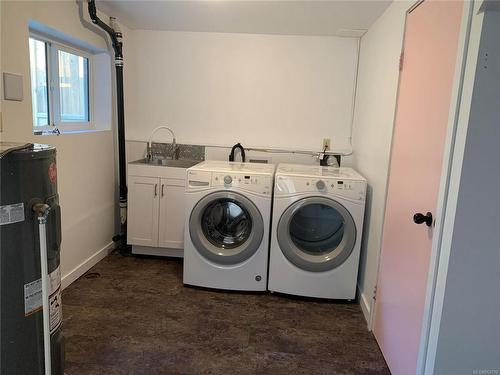 1236 Effingham St, Esquimalt, BC - Indoor Photo Showing Laundry Room