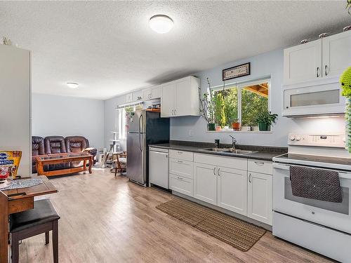 2113 Amethyst Way, Sooke, BC - Indoor Photo Showing Kitchen With Double Sink