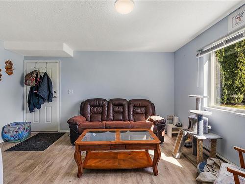 2113 Amethyst Way, Sooke, BC - Indoor Photo Showing Living Room