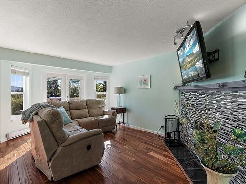 2113 Amethyst Way, Sooke, BC - Indoor Photo Showing Living Room