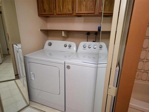 3-7768 East Saanich Rd, Central Saanich, BC - Indoor Photo Showing Laundry Room