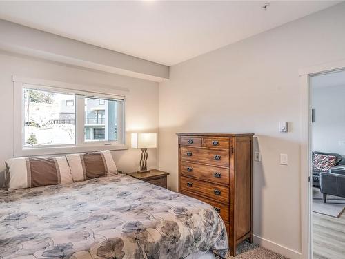 220-4830 Cedar Ridge Pl, Nanaimo, BC - Indoor Photo Showing Bedroom