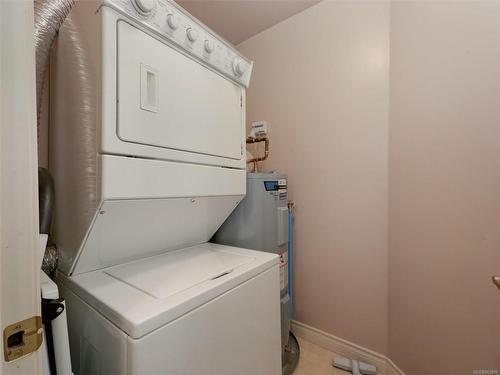 303-2423 Beacon Ave, Sidney, BC - Indoor Photo Showing Laundry Room