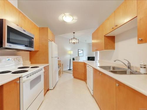 303-2423 Beacon Ave, Sidney, BC - Indoor Photo Showing Kitchen With Double Sink