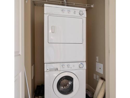 209-3220 Jacklin Rd, Langford, BC - Indoor Photo Showing Laundry Room