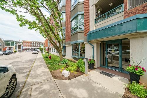 Library and shops steps from door - 5 Ogilvie Street|Unit #406, Dundas, ON 