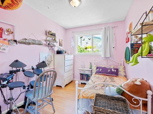 2553 Partridge Cres, Kamloops, BC - Indoor Photo Showing Bedroom