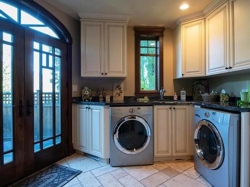2622 Thompson Drive, Kamloops, BC - Indoor Photo Showing Laundry Room