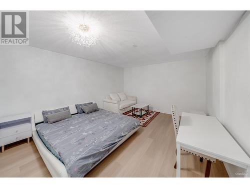 2450 Hawthorne Avenue, Port Coquitlam, BC - Indoor Photo Showing Bedroom