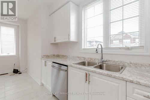 9271 White Oak Avenue, Niagara Falls, ON - Indoor Photo Showing Kitchen With Double Sink
