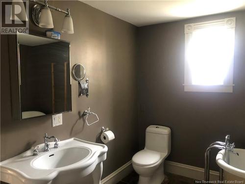 728 Churchill Row, Fredericton, NB - Indoor Photo Showing Bathroom