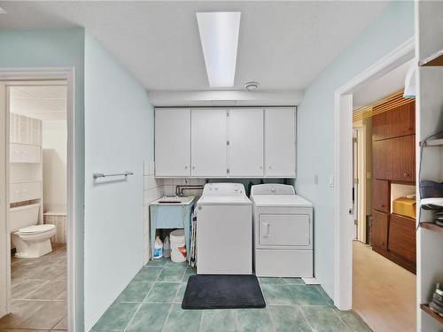 3932 Dunsmuir St, Port Alberni, BC - Indoor Photo Showing Laundry Room