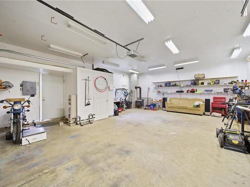3932 Dunsmuir St, Port Alberni, BC - Indoor Photo Showing Garage