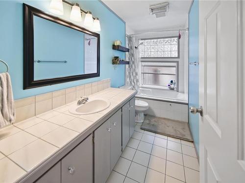 3932 Dunsmuir St, Port Alberni, BC - Indoor Photo Showing Bathroom