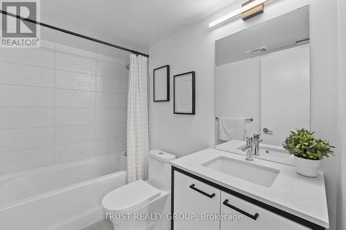 Th16 - 10 Ed Clark Gardens, Toronto, ON - Indoor Photo Showing Bathroom