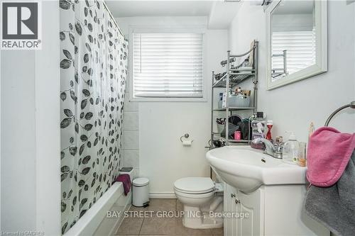 19 Wilton Place, Kitchener, ON - Indoor Photo Showing Bathroom