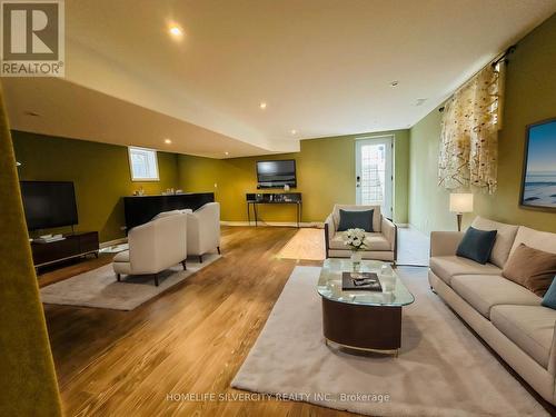 8596 Milomir Street, Niagara Falls, ON - Indoor Photo Showing Living Room