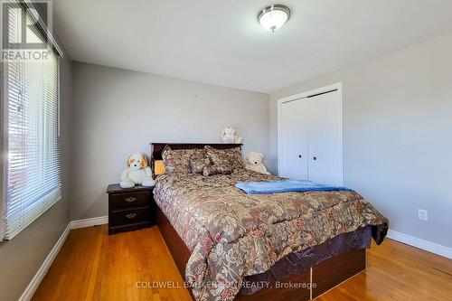 74 Bow Valley Drive, Hamilton, ON - Indoor Photo Showing Bedroom