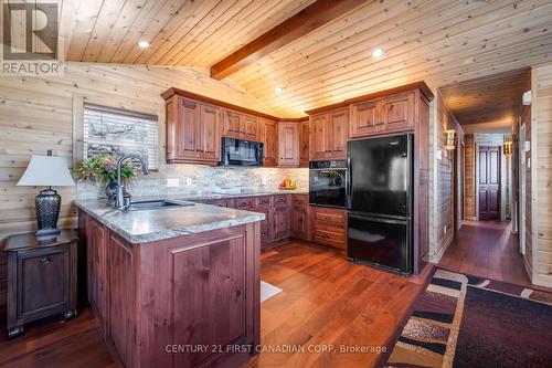 54 Lakeshore Drive, Puslinch, ON - Indoor Photo Showing Kitchen