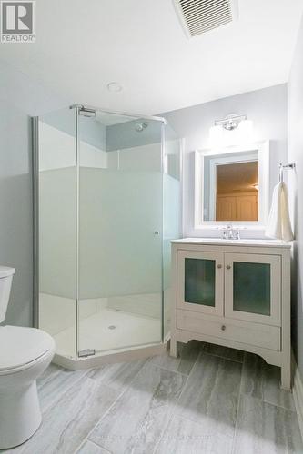 59 West 32Nd Street, Hamilton, ON - Indoor Photo Showing Bathroom