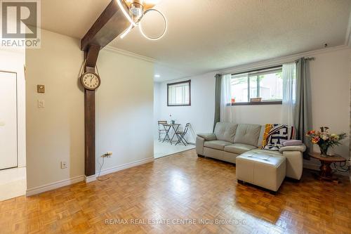 102 - 53 Conroy Crescent, Guelph, ON - Indoor Photo Showing Living Room